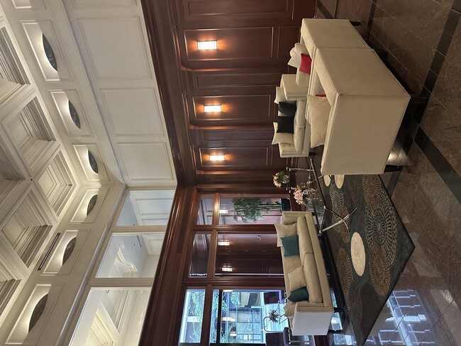 212 W Washington St in Chicago, IL - Building Photo - Building Photo