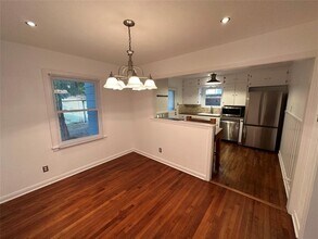 609 W N Loop Blvd in Austin, TX - Building Photo - Building Photo