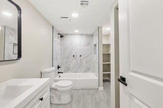 1331 W Speedway Blvd, Unit 2 in Tucson, AZ - Foto de edificio - Building Photo