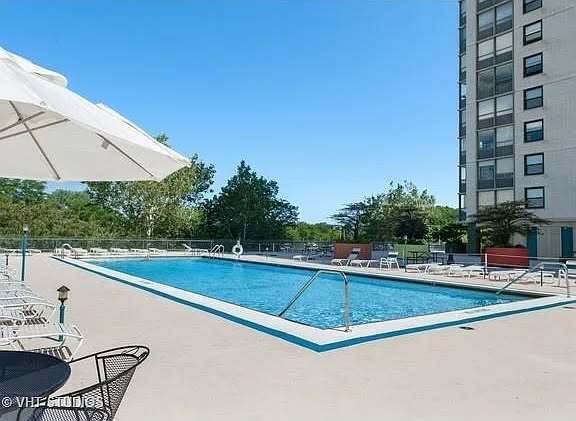 5701 N Sheridan Rd, Unit 18L in Chicago, IL - Building Photo - Building Photo