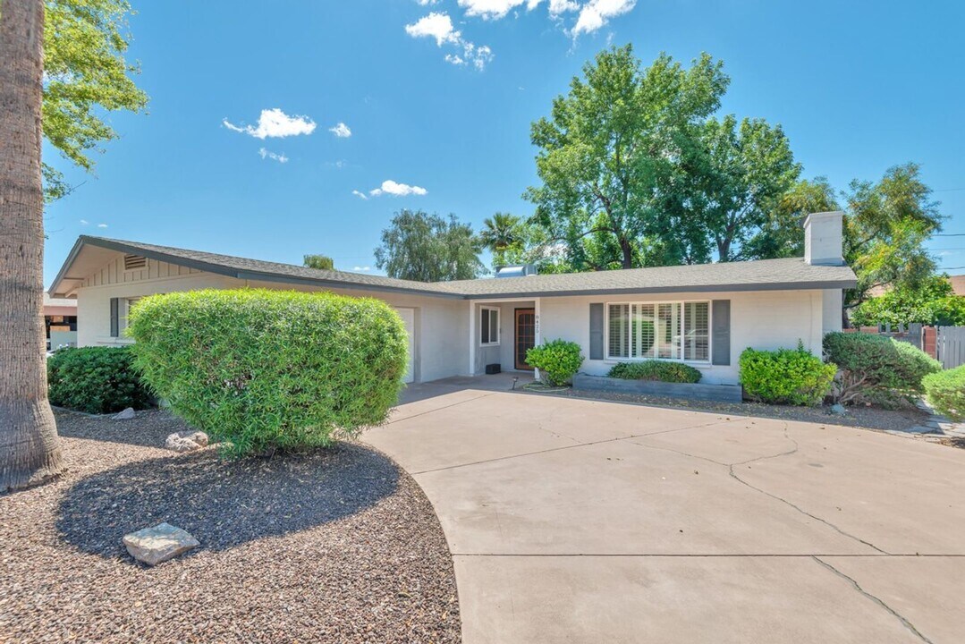 8425 E Keim Dr in Scottsdale, AZ - Building Photo