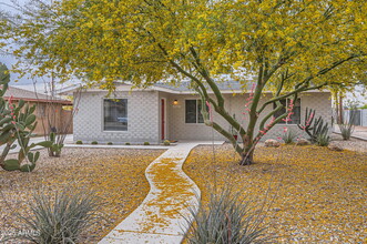 2021 W Clarendon Ave in Phoenix, AZ - Building Photo - Building Photo