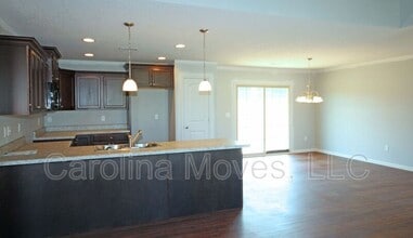 423 Peaksview Dr in Simpsonville, SC - Building Photo - Building Photo