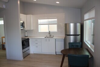 1637 Grove Rd in El Cajon, CA - Foto de edificio - Building Photo