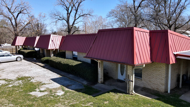 502 N Terry St in Malakoff, TX - Building Photo - Building Photo