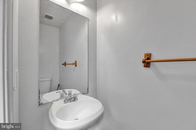 property at 2406 Lemontree Ln