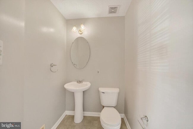 5032 Finsbury Rd in Rosedale, MD - Building Photo - Building Photo