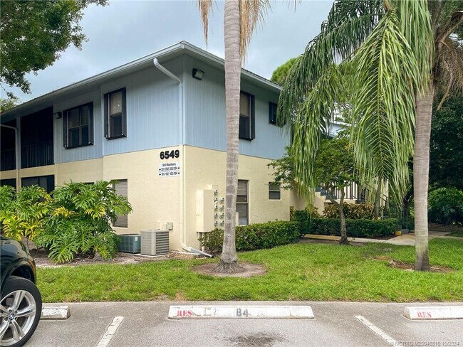 6549 SE Federal Hwy in Stuart, FL - Foto de edificio - Building Photo