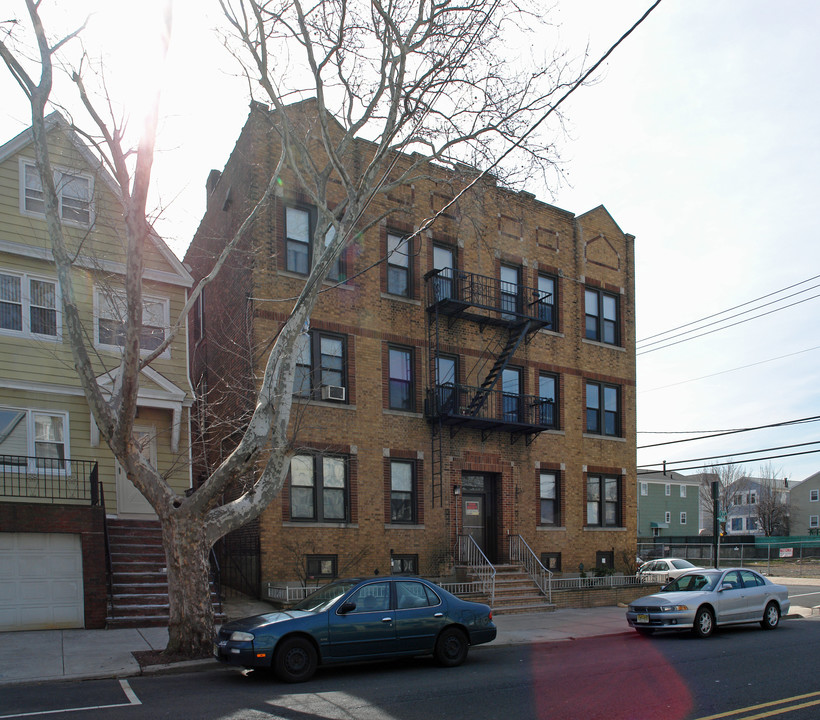 248-250 Avenue B in Bayonne, NJ - Building Photo