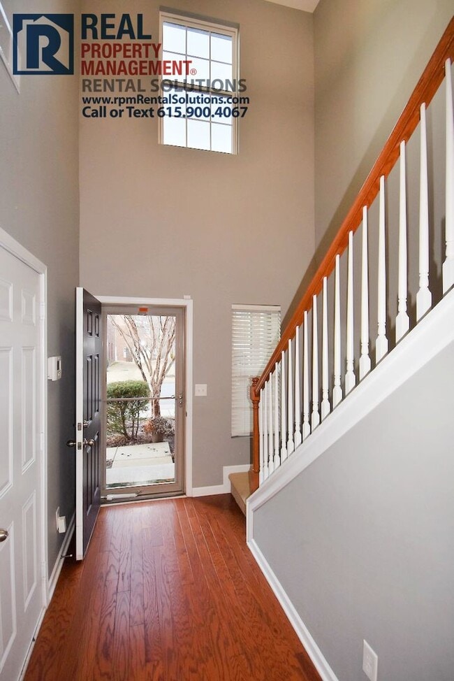 1330 Crown Point Place in Nashville, TN - Foto de edificio - Building Photo