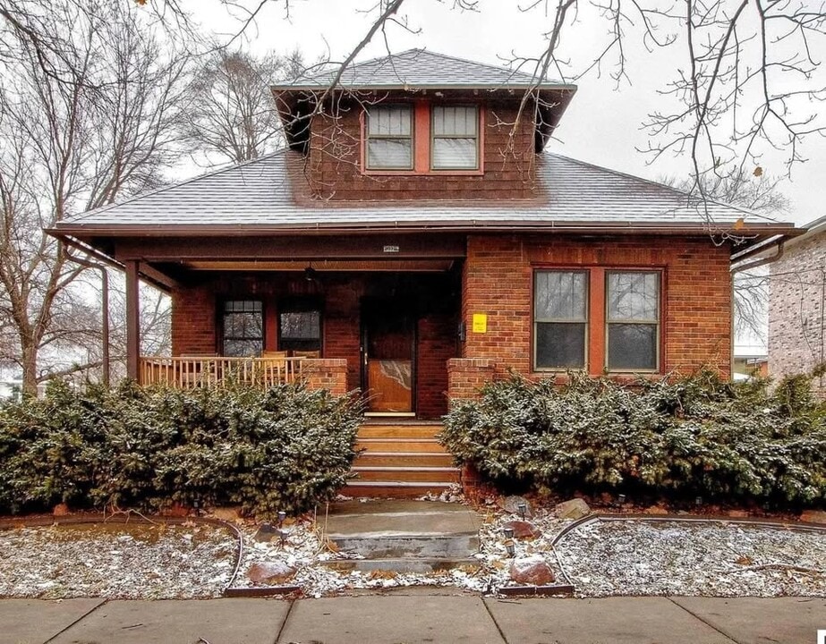 1004 B St in Lincoln, NE - Building Photo