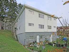 Pine Crest in New Westminster, BC - Building Photo - Building Photo