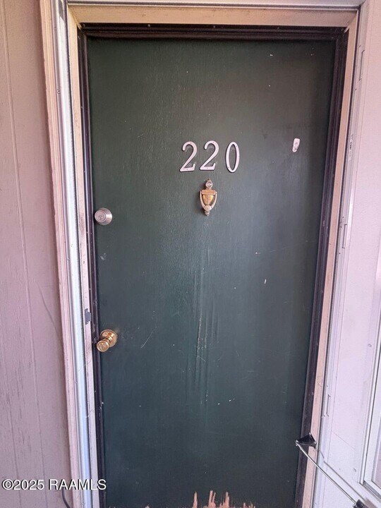 326 Guilbeau Rd in Lafayette, LA - Foto de edificio