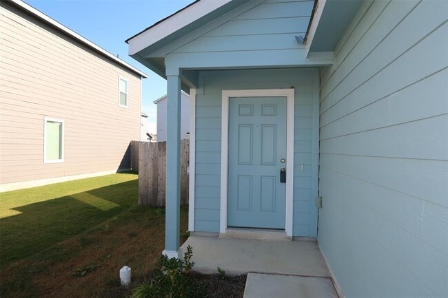 716 Commander Abbott Dr in Jarrell, TX - Building Photo - Building Photo