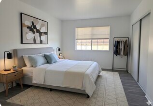 7308 Canby Ave, Unit 7 in Los Angeles, CA - Foto de edificio - Building Photo