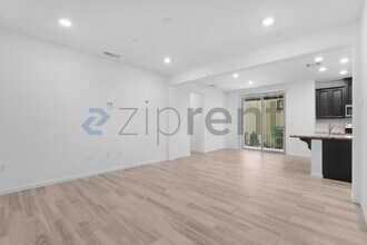 9287 Mystic Lake Alley in Sacramento, CA - Building Photo - Building Photo