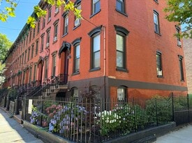 229 8th St, Unit 3 in Jersey City, NJ - Building Photo