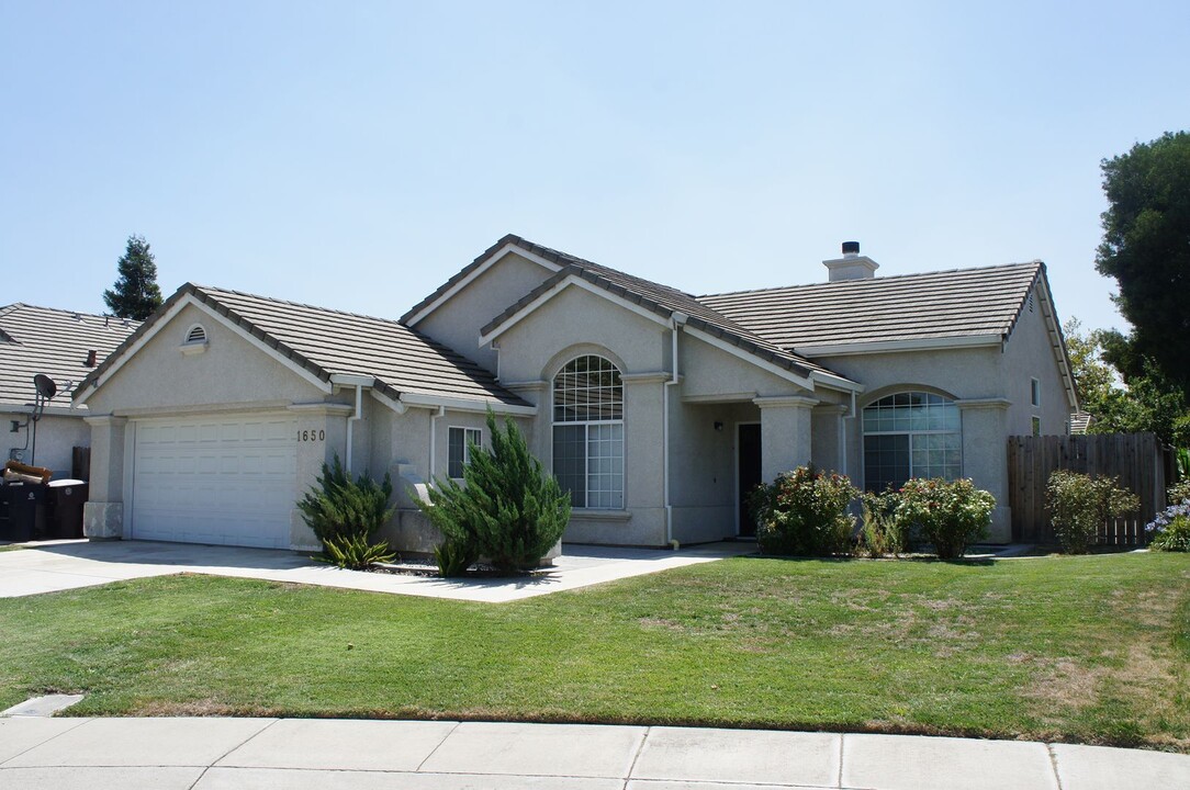 1650 Jasmine Ct in Tracy, CA - Building Photo