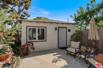 2401 21st St in Santa Monica, CA - Building Photo - Building Photo
