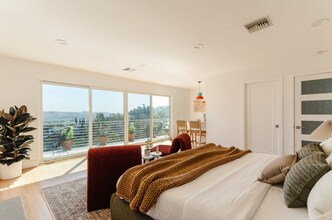 2406 Silver Ridge Ave in Los Angeles, CA - Building Photo - Building Photo