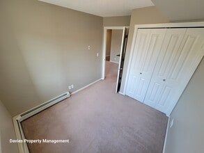 5816 Mullen Pl NW in Edmonton, AB - Building Photo - Building Photo