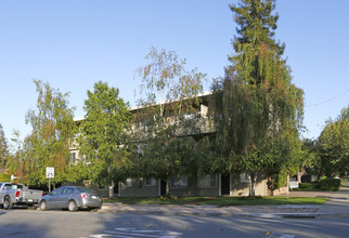 Hallmark Apartments in San Jose, CA - Building Photo - Building Photo