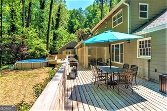 2885 Duke of Gloucester St in East Point, GA - Building Photo - Building Photo