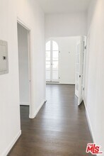 1201 N Crescent Heights Blvd in West Hollywood, CA - Building Photo - Building Photo