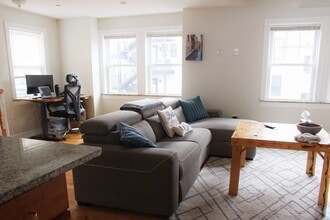 1 Emmet Pl, Unit #1 in Boston, MA - Foto de edificio - Building Photo