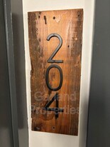 73 W Main St in Pulaski, VA - Building Photo