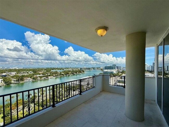6422 Collins Ave in Miami Beach, FL - Building Photo - Building Photo