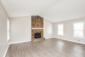 4195 Hidden Meadow Cir in Sugar Hill, GA - Foto de edificio - Building Photo