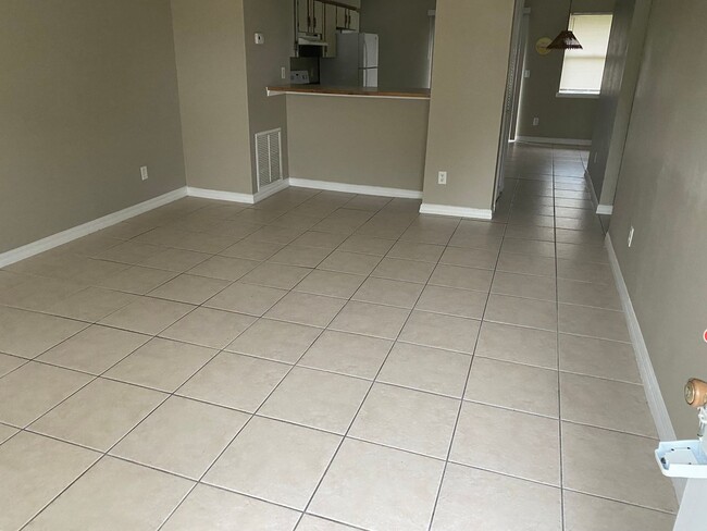 121 Cascade St in Deltona, FL - Building Photo - Building Photo