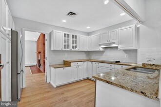 7141 Oak Ridge Rd in Falls Church, VA - Building Photo - Building Photo
