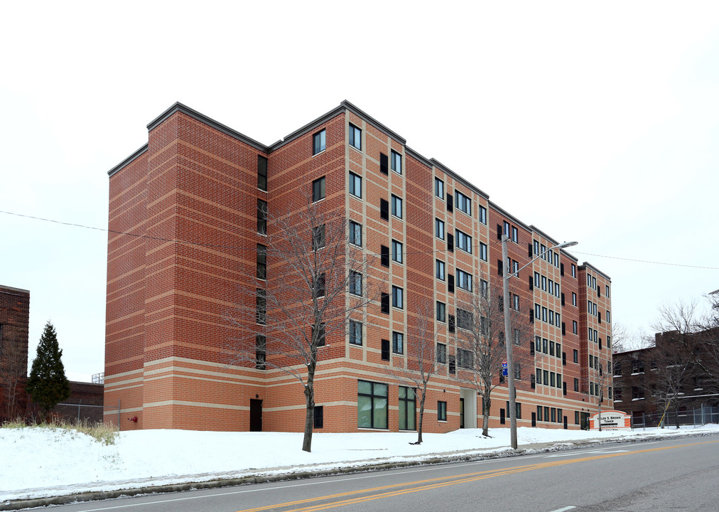 Helen S Brown Towers in Cleveland, OH - Building Photo