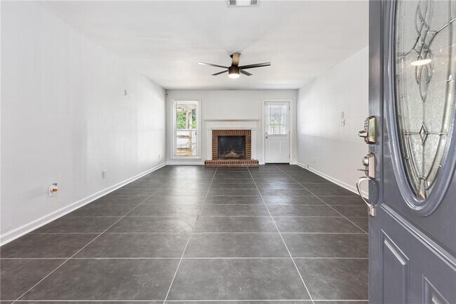2464 GA-20 in Conyers, GA - Building Photo - Building Photo