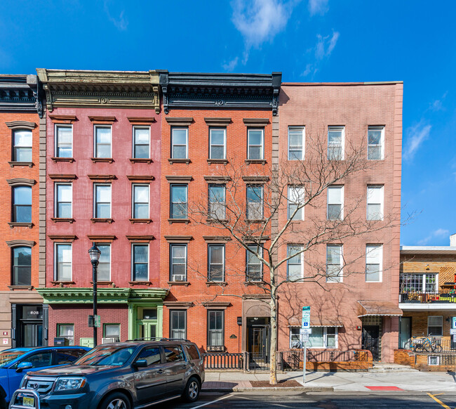 812 Washington St in Hoboken, NJ - Building Photo - Building Photo