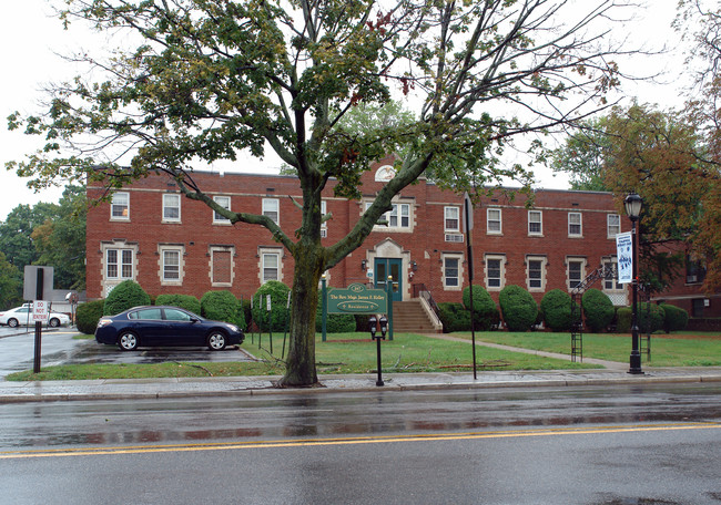 247 Bloomfield Ave in Caldwell, NJ - Foto de edificio - Building Photo