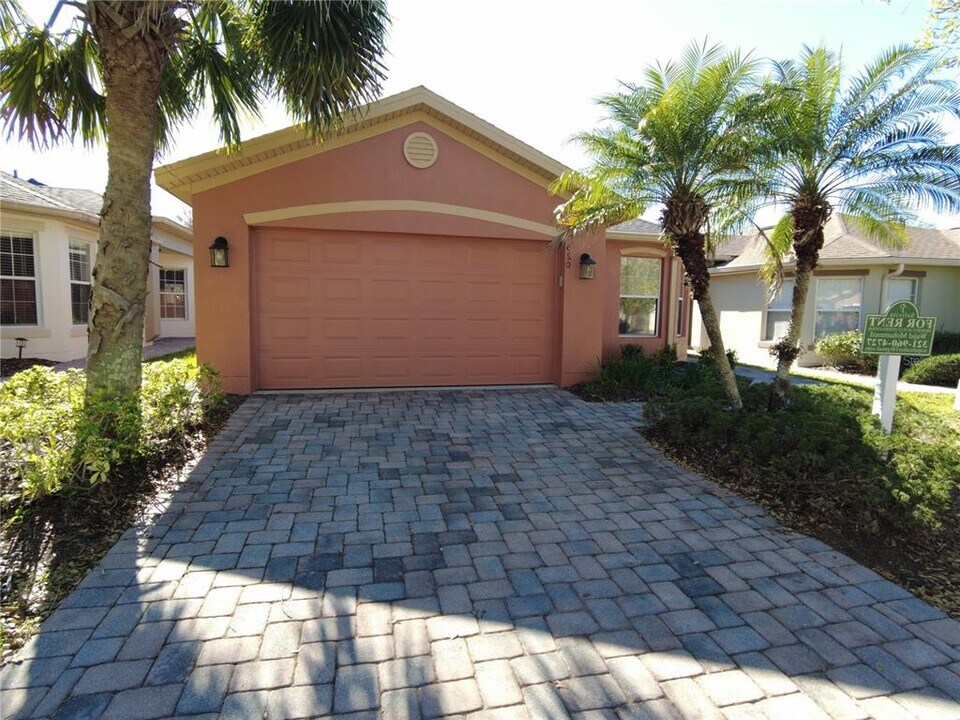 520 Grand Canal Dr in Kissimmee, FL - Building Photo