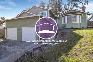 1647 NW 2nd Ave in Oak Harbor, WA - Building Photo