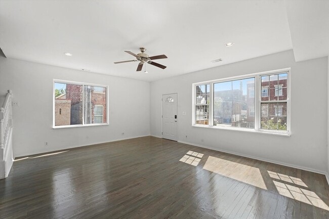1156 W 19th Pl, Unit 02-0260 in Chicago, IL - Building Photo - Building Photo