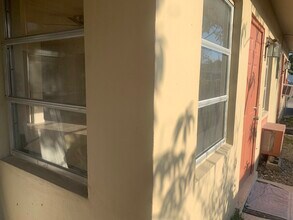 2721 SW 8th St, Unit 2 in Fort Lauderdale, FL - Foto de edificio - Building Photo