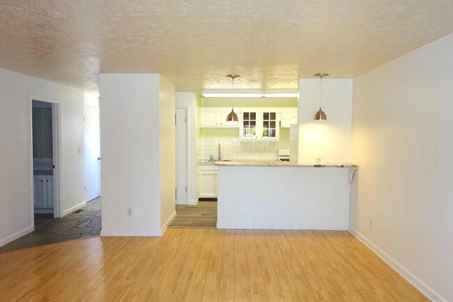 1156 N Camelot Dr in Boise, ID - Building Photo - Building Photo