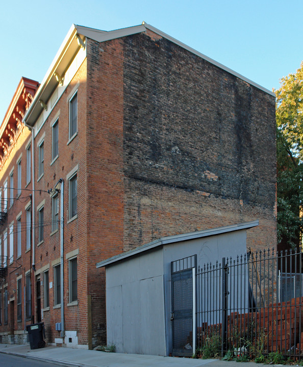 1537 Pleasant St in Cincinnati, OH - Building Photo