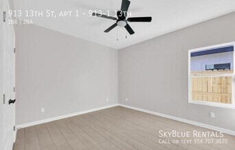 913 S 13th St in Alamo, TX - Building Photo - Building Photo