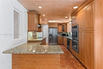 9780 SW 118th St in Miami, FL - Building Photo - Building Photo