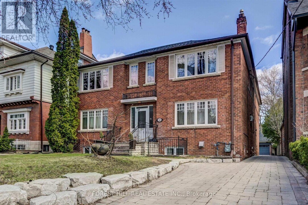 345 Walmer Rd in Toronto, ON - Building Photo