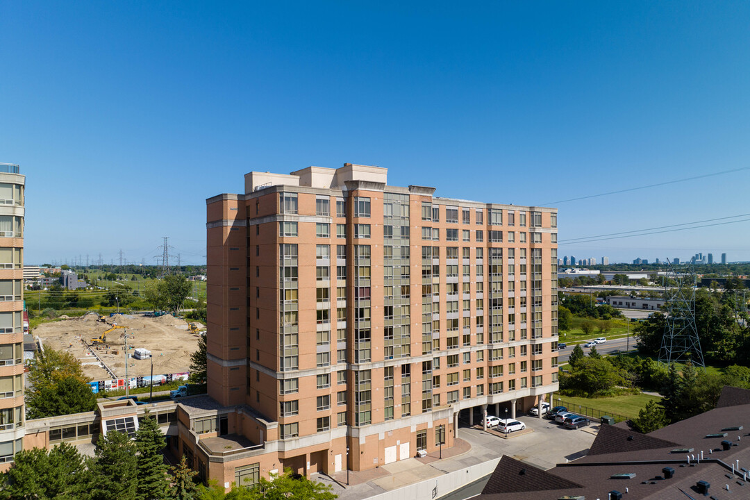 Villa Elegance in Toronto, ON - Building Photo