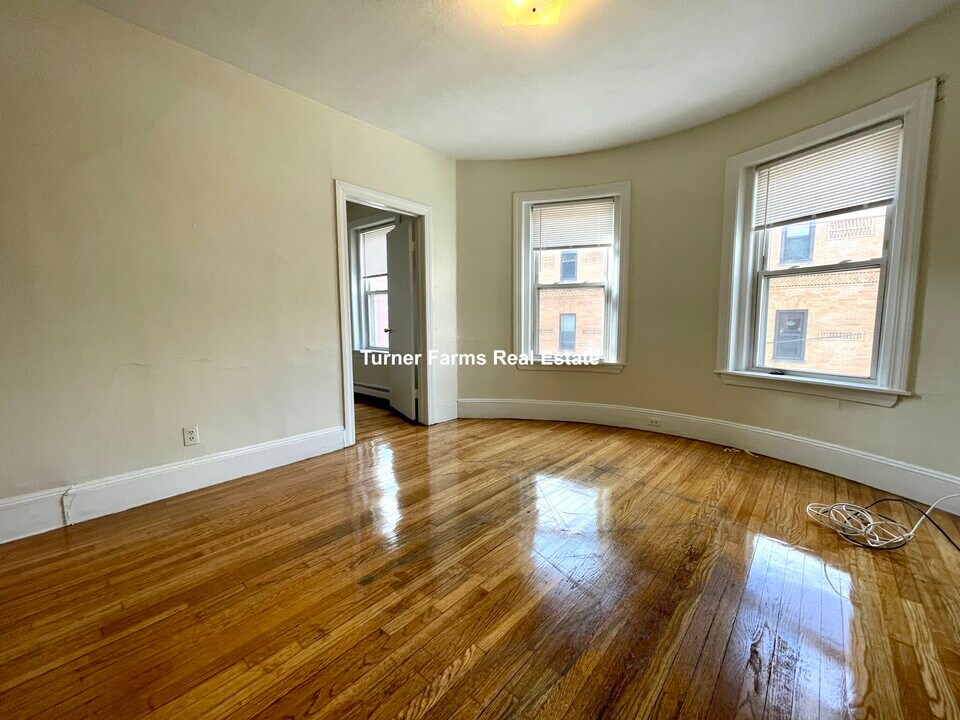 29 Wait St, Unit 3 in Boston, MA - Foto de edificio