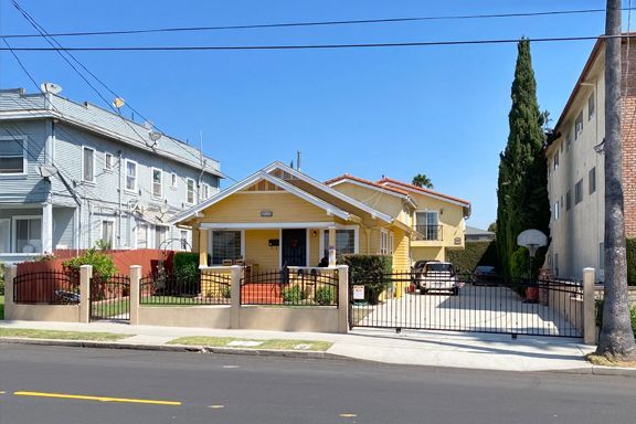 632 W 11th St in Los Angeles, CA - Building Photo